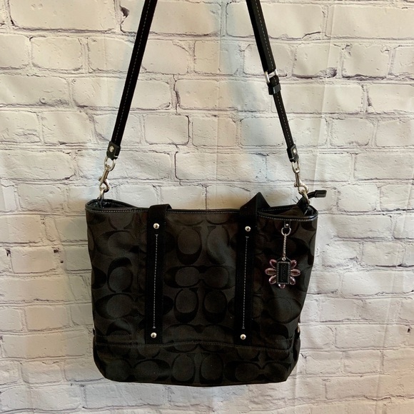 COACH Signature purse - Picture 1 of 8
